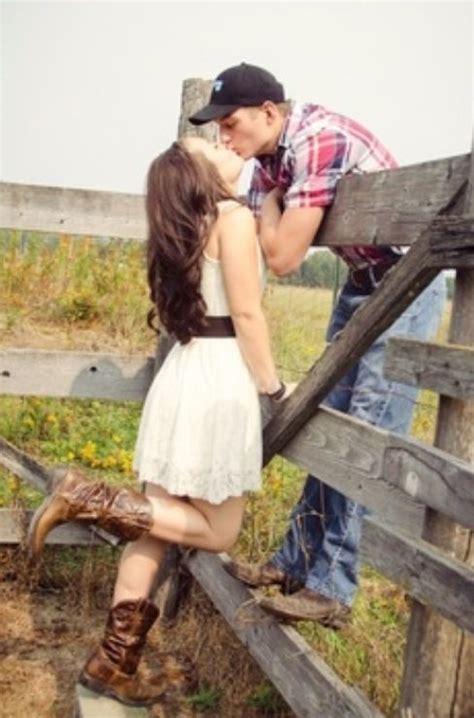 Cute Picture Idea For A Country Couple Picture