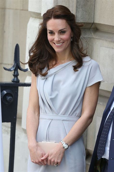 Kate Middleton S Dress Might Be Old But It Fits Right In With Spring S