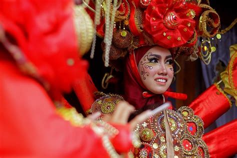 menyikapi keragaman suku bangsa  budaya  indonesia