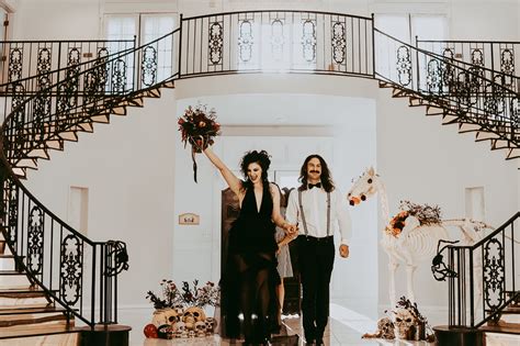 Halloween Wedding Inspired By Tim Burton S Beetlejuice Popsugar Love