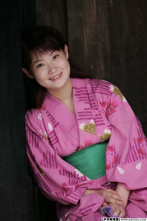 asia porn photo pink yukata and shaved pussy japan