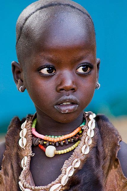 18 niños de diferentes razas del mundo y sus hermosas