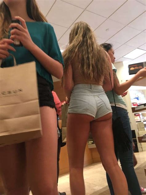 hot ass girl in tight shorts candid photo sexy candid girls
