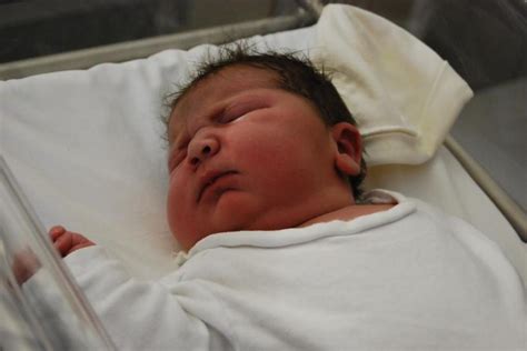 maria lorena marin  pound baby  spains biggest  born  natural childbirth