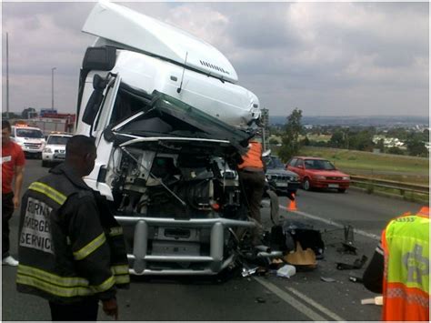 snarl   trucks collides    road safety blog