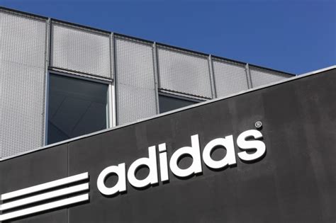 adidas wil minder winkels focus op  commerce retailtrends