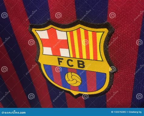 het embleem van barcelona van de futbolclub redactionele afbeelding image  ambtenaar