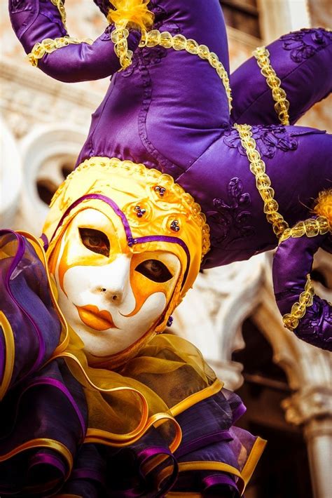 carnaval  venetie  een van de grootste evenementen  italie de waterstad gaat op  een