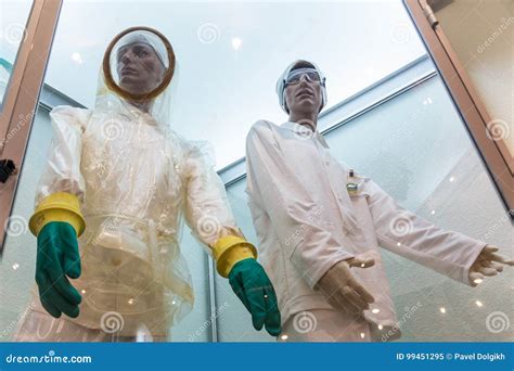 kostuum voor bescherming tegen straling stock afbeelding image  toestel industrieel