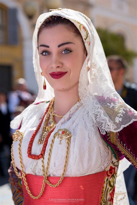 ragazza  abito tadizionale folk sardo folk fashion muslim fashion ethnic fashion beautiful