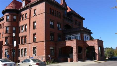 branstad open to closing two remaining mental hospitals
