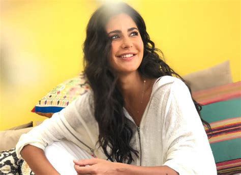 katrina kaif looks sexy af in pyjamas on the sets of feet up with the stars bollywood news