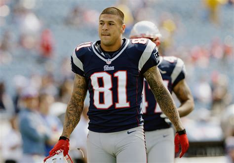 aaron hernandez  pudo dejar atras su pasado espanol