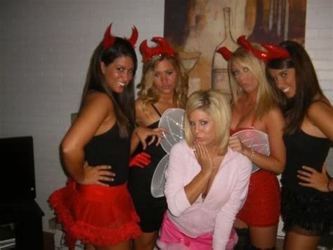 college girls at halloween parties 98 pics