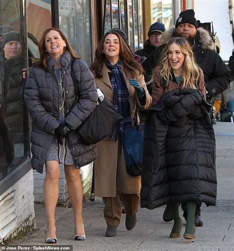 sarah jessica parker and divorce co stars molly shannon and talia balsam bundle up warm daily