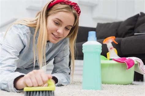 easy ways  clean blood    carpet  moms