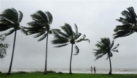 weather cyclone yasa  hit fiji  category  cyclone zazu