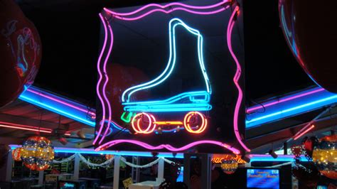 Neon Skate Sign The Rollercade