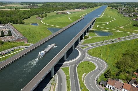 bureau greisch  years   sart canal bridge  installed