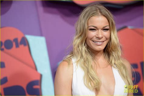 leann rimes flaunts leg and cleavage at cmt music awards 2014 photo