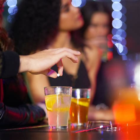 date rape drug test  women  discreetly check  spiked drinks