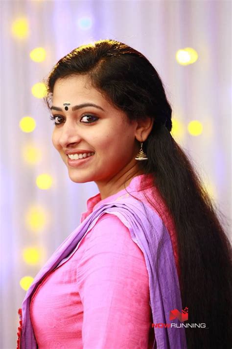 Anu Sithara In Aana Alaralodalaral Nowrunning Malayalam Pinterest