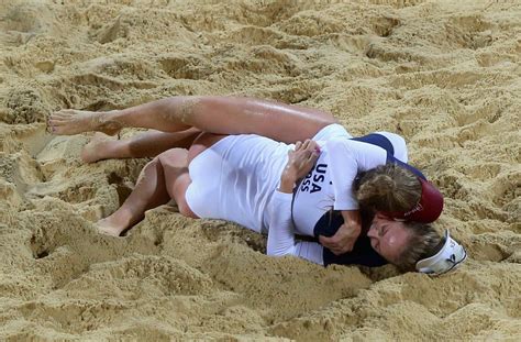 us beach volleyball teammates april ross and jennifer kessy embraced olympic crying pictures