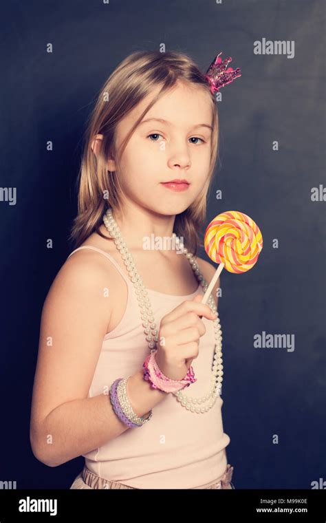 Sweet Fashion Teen Girl Portrait Stockfotografie Alamy