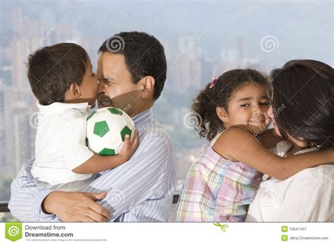 Maman Et Papa Jouant Avec Leurs Enfants Image Stock Image Du