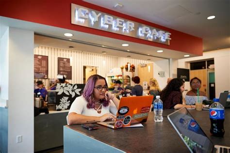 Cyber Cafe Liveon