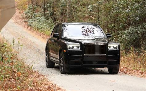 comparison rolls royce cullinan black badge