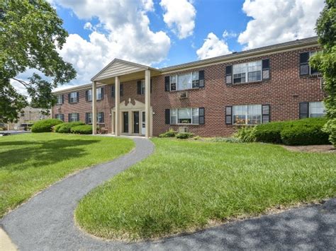 woodland plaza apartments  state hill  wyomissing pa  apartment finder