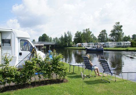 prachtige camperplaatsen bij de jachthaven direct aan het water  noord oost friesland