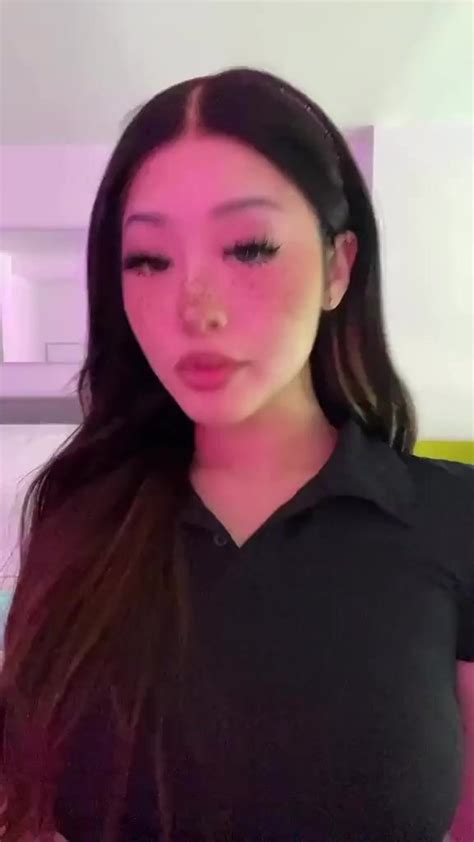 sexy asian exposing her hot body video