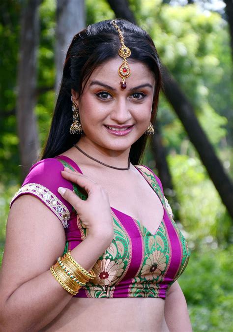 tamil actress hot photos without dress sonia agarwal hot n sexy blouse pics