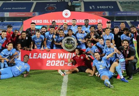 indian football mumbai city pips bagan  win isl winners shield