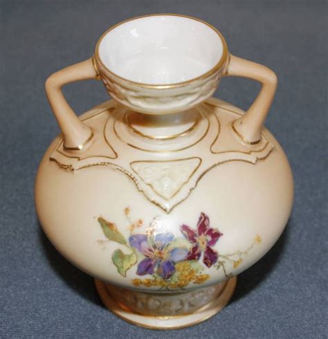 royal worcester twin handled vase small collectables hemswell