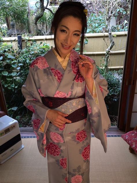 moeha daughter of idol marina matsumoto makes her av debut kabukicho girls
