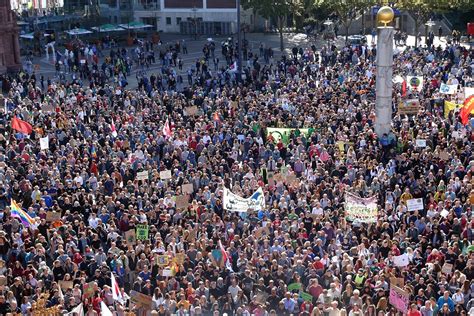 demoprotestdemonstrationmenschenmasseprotestedemonstrationen