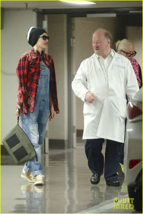 gwen stefani steps out for doctor s appointment without her wedding ring photo 3433622 gwen