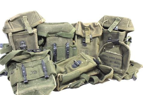 vietnam   ammo pouch canvas  good condition