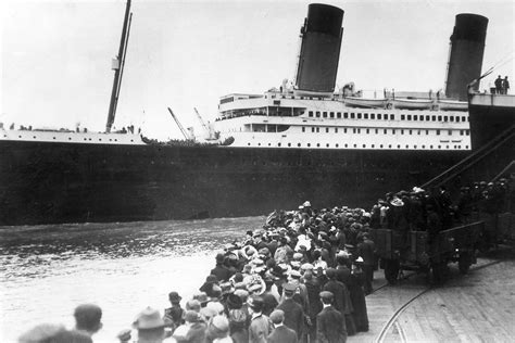 historical   titanic   worlds largest ship  sunk