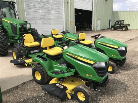 John Deere X300 Vs Cub Cadet Xt2 Which Is A Better Lawn Tractor For