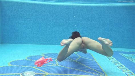Underwater Show Sazan Cheharda On And Underwater Naked