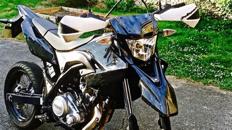 jai une nouvelle moto yamaha wrx supermotard