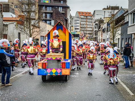 gemeentediensten halen  ton afval op na carnaval merci voor jullie inzet foto hlnbe