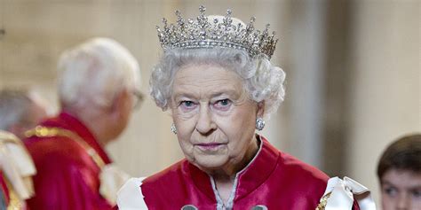 Queen Elizabeth Makes Rare Tv Address Amid Pandemic