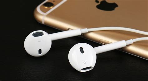 airpods  confirms apple decision  remove mm audio jack    iphone zing gadget