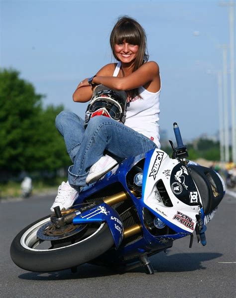 russian stunt girl placer sobre 2 ruedas motos autos y chicas