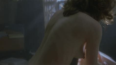naked julianne moore in the end of the affair